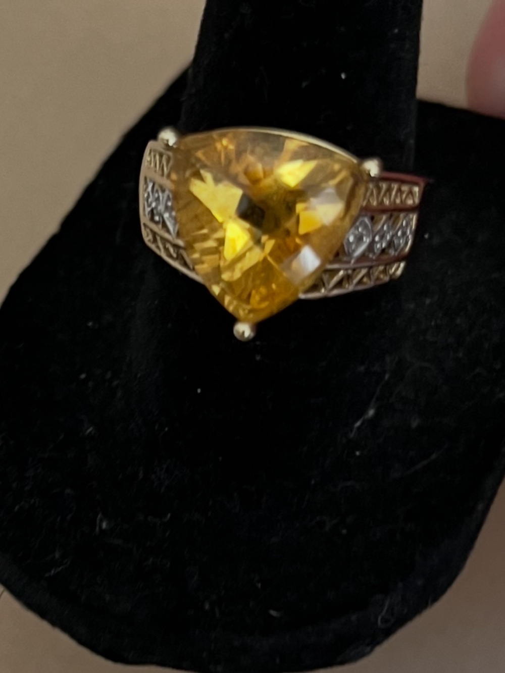 10k Trilliant Yellow Gold Topaz Diamond Cut w/6 Diamonds Size 7